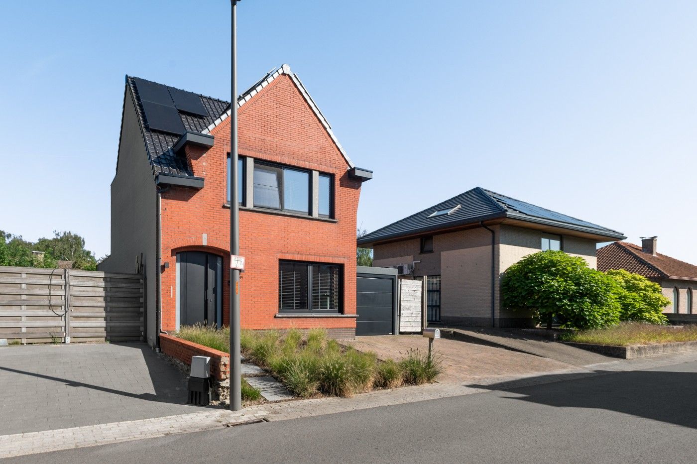 Hippe, vrijstaande woning met 2 grote slpk., garage en tuin foto 27