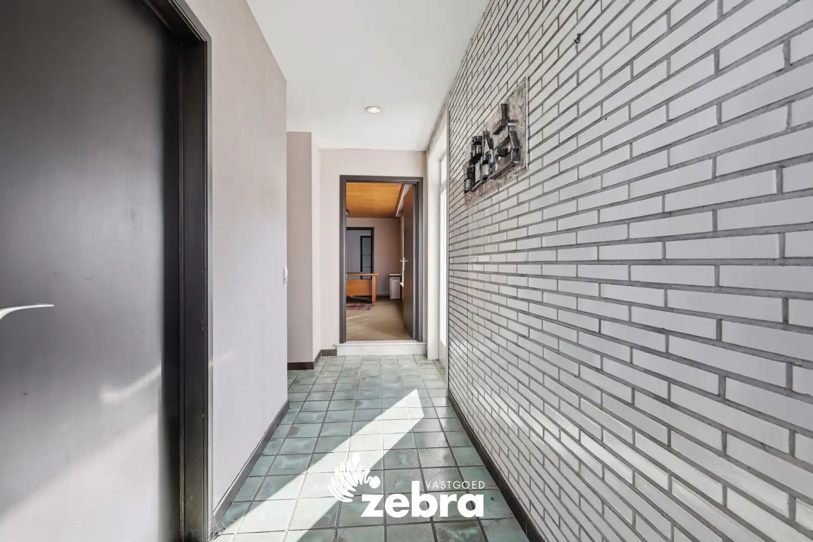 Halfopen bebouwing met praktijk- of kantoorruimte in centrum Tielt foto 19