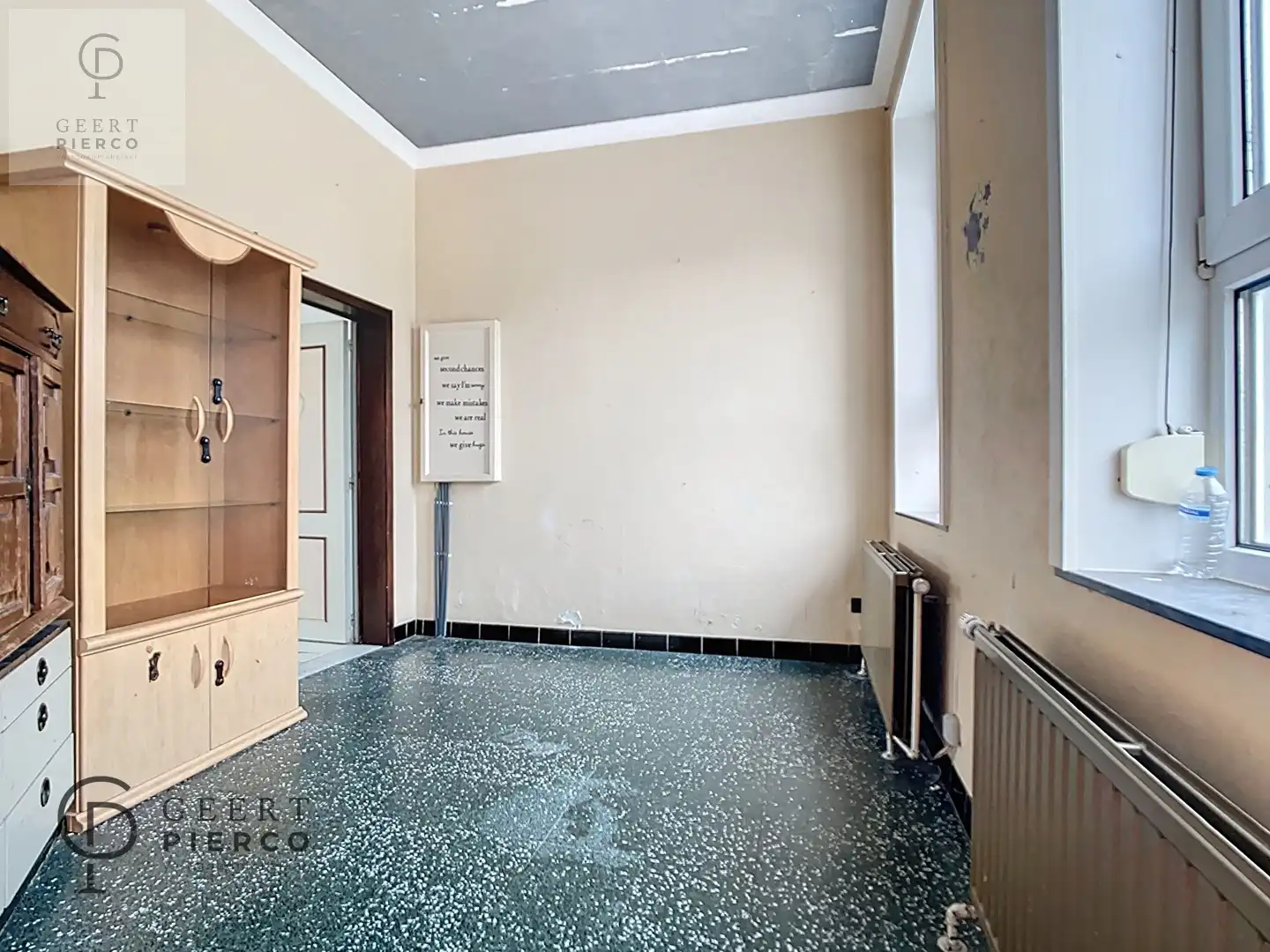 Authentiek stationspand in het landelijk Velm. foto 10