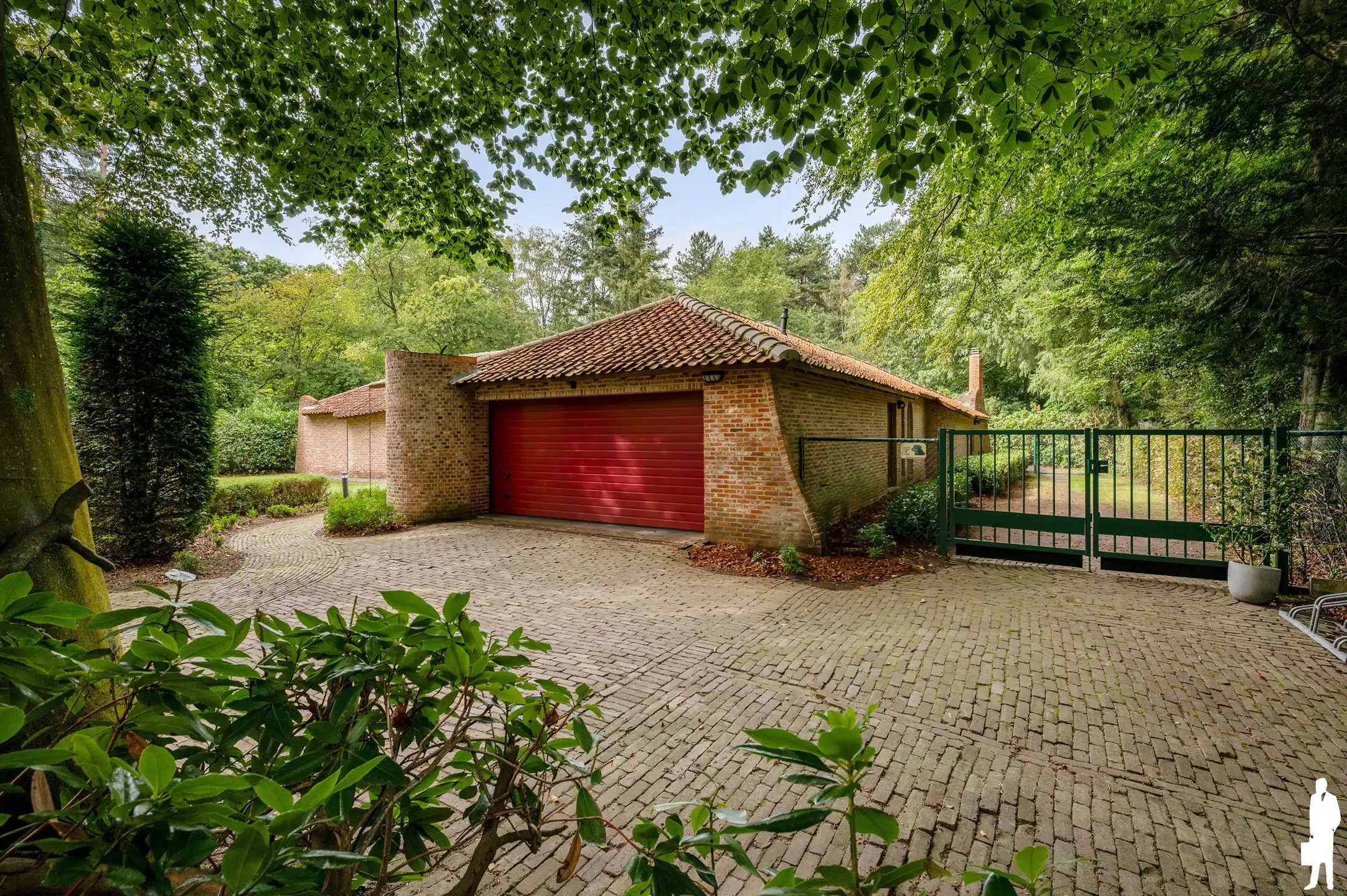 Karaktervolle gelijkvloerse villa op ca. 2.000 m² in zeer rustige, gegeerde en autoluwe wijk Dennendael en dichtbij het natuurgebied foto 57