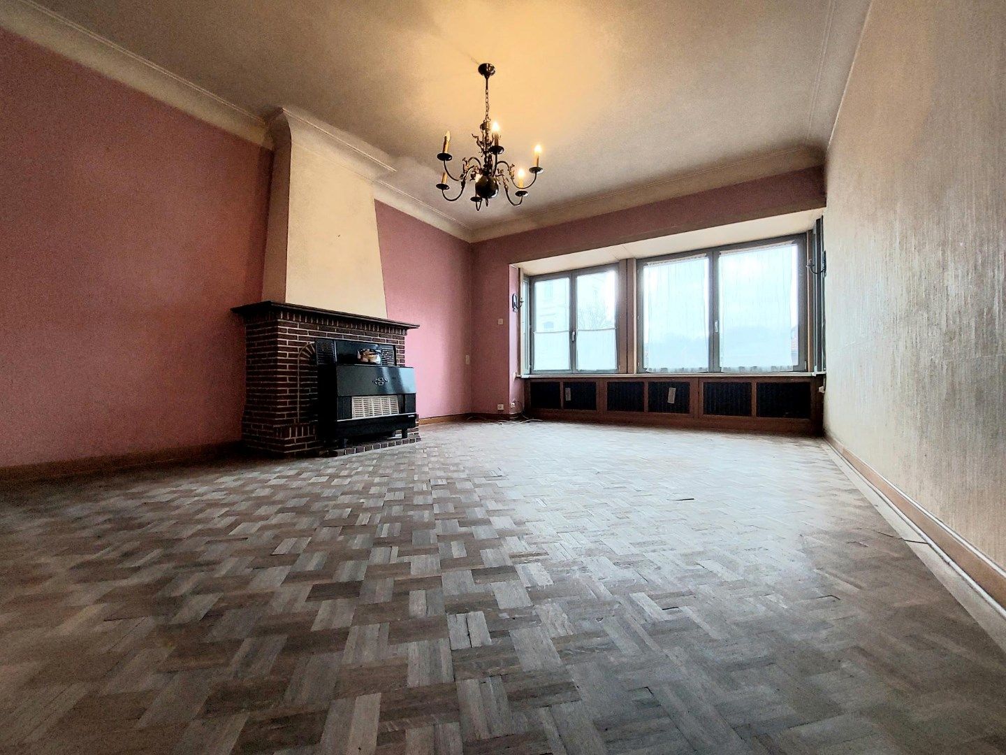 Op te frissen appartement nabij 't Zand foto 2