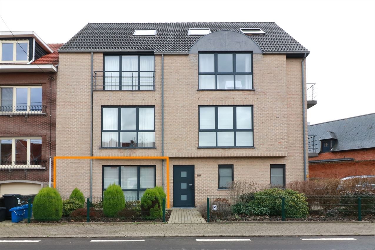 Gunstig gelegen, gelijkvloers appartement met 2 slpk. en terras foto {{pictureIndex}}