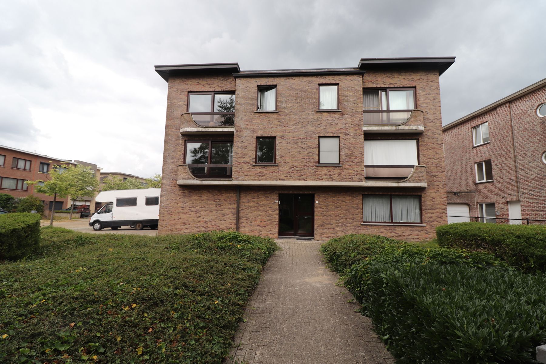 Gerenoveerd appartement op de 2de verdieping met 2 slaapkamers, terrassen en garage. foto 6