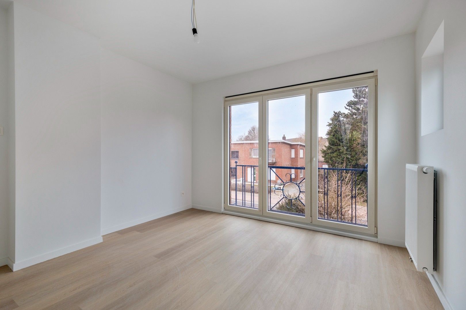 Instapklare, recent gerenoveerde woning op toplocatie in Laarne foto 12