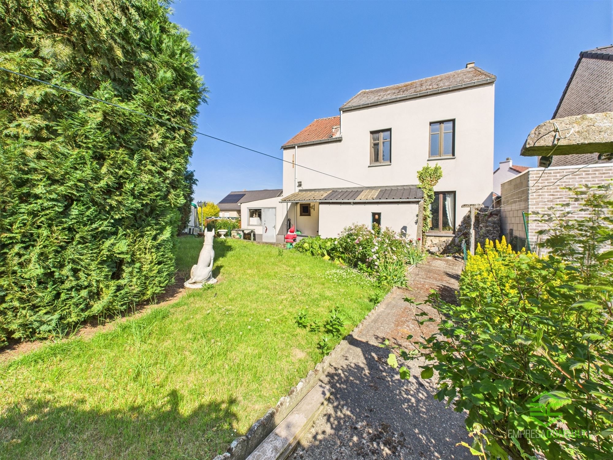 Op te frissen gezinswoning met 3slpk in Montenaken! foto 12