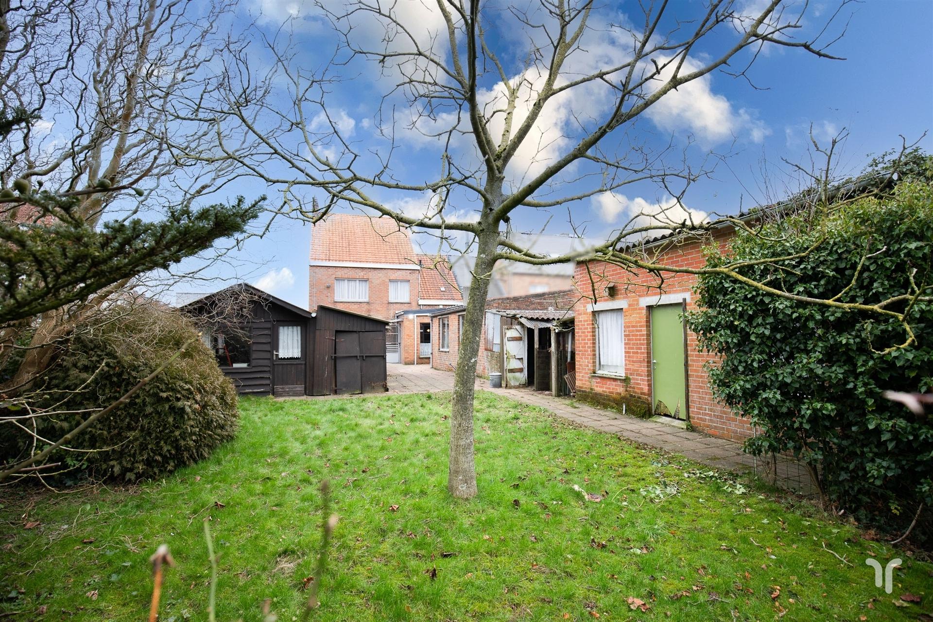 Woning en bouwgrond gelegen op een rustige ligging. foto 13