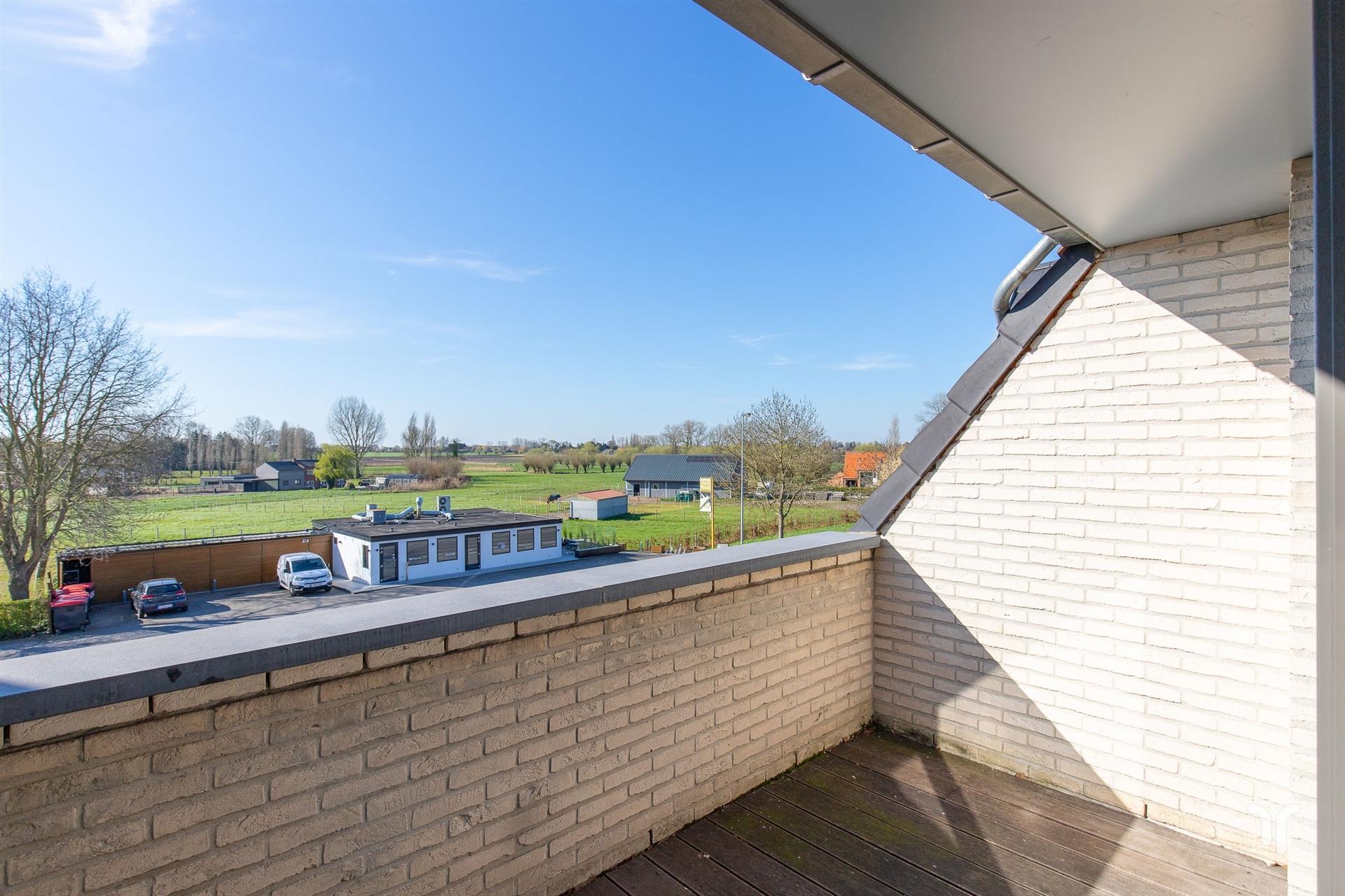 Recent (2017) en Instapklaar appartement met ultiem wooncomfort, goedgelegen te Roksem. foto 10