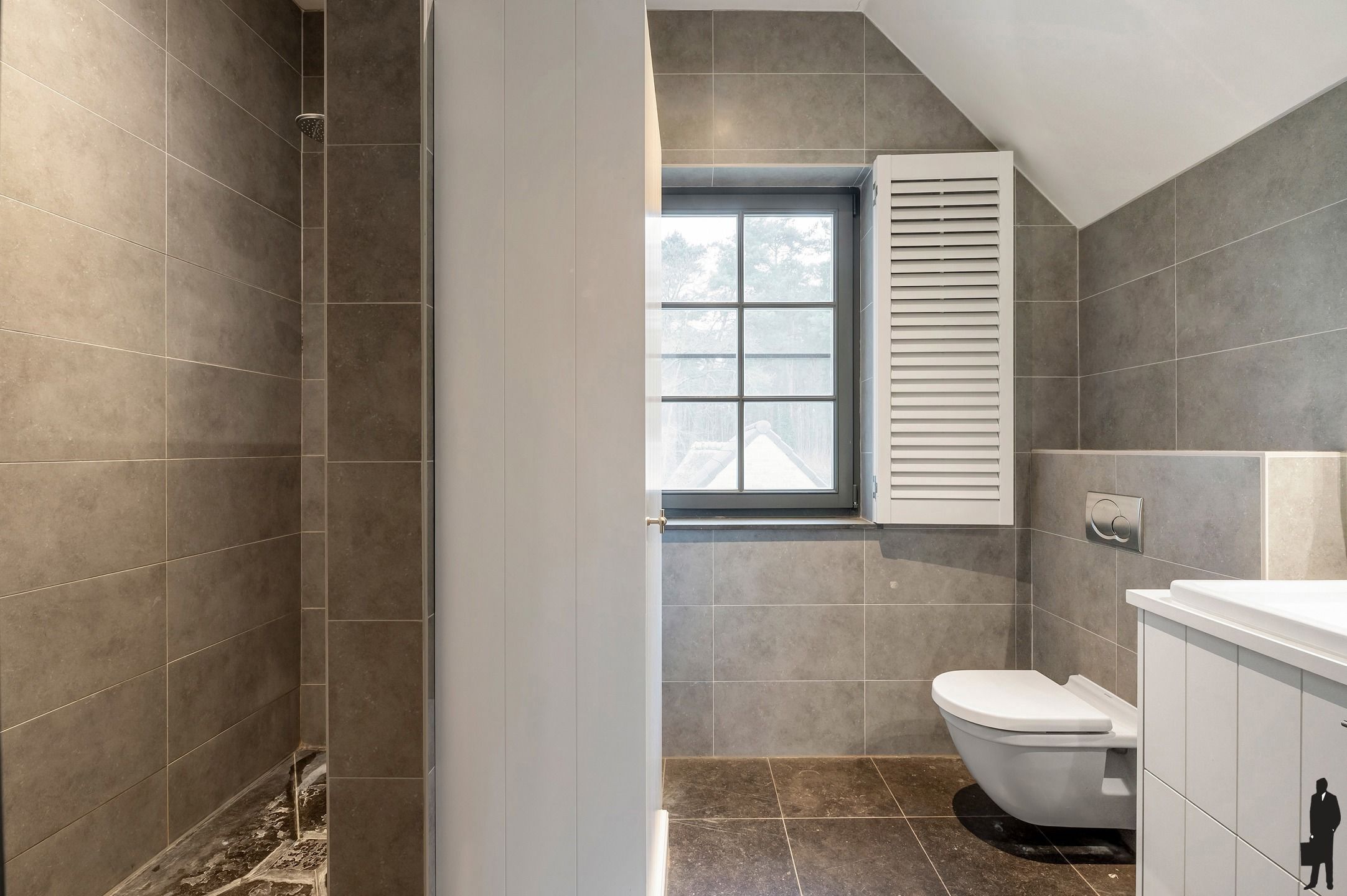 Grenzende aan bosgebied, sfeervolle villa op ca. 2.325m² foto 16