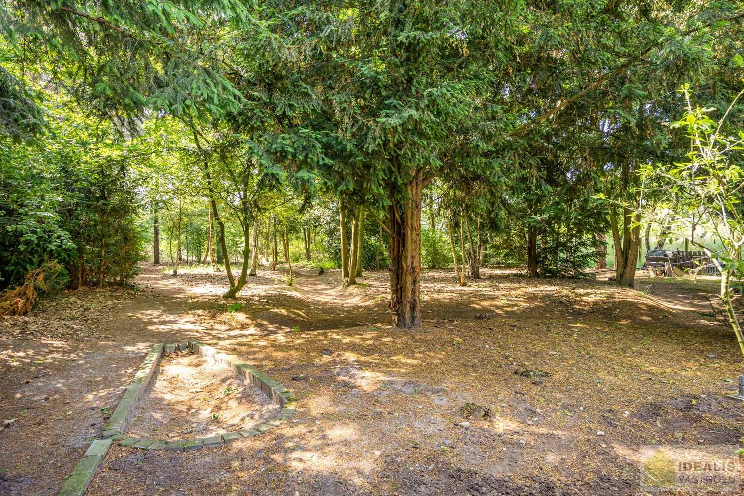 ZEER RUIM OPGEZETTE (360m²!) EN KNAP AFGEWERKTE EENGEZINSWONING OP RUSTIGE LOCATIE MET MAAR LIEFST 8!! SLAAPKAMERS foto 43