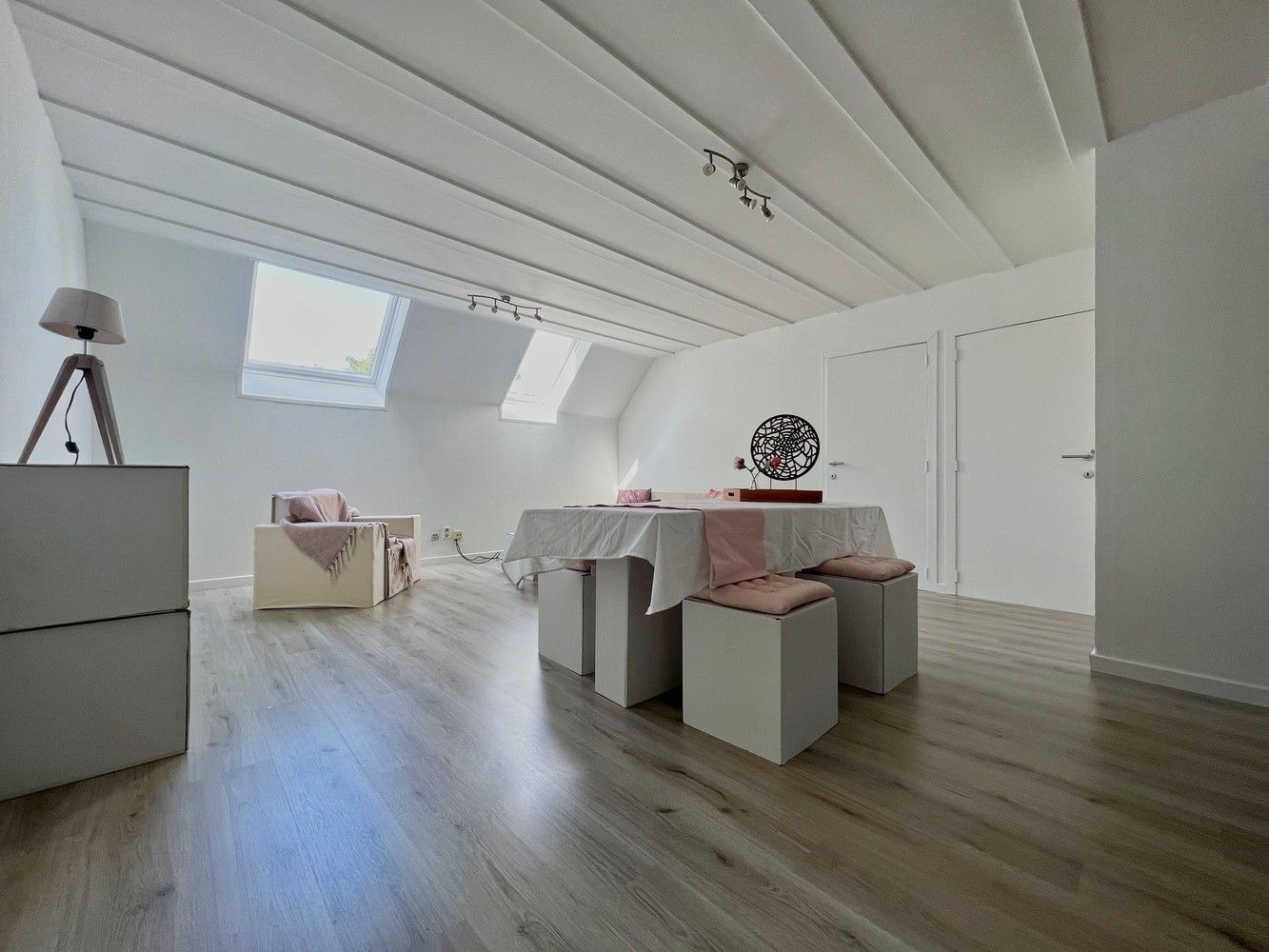 Lichtrijke, instapklaar appartement met 2 slpks.! foto 2