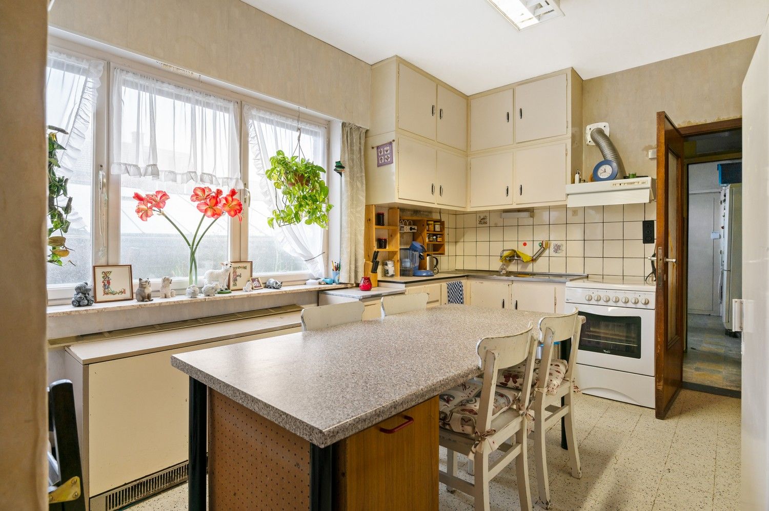 Te renoveren woning met magazijn en veel potentieel op toplocatie in Lint foto 7