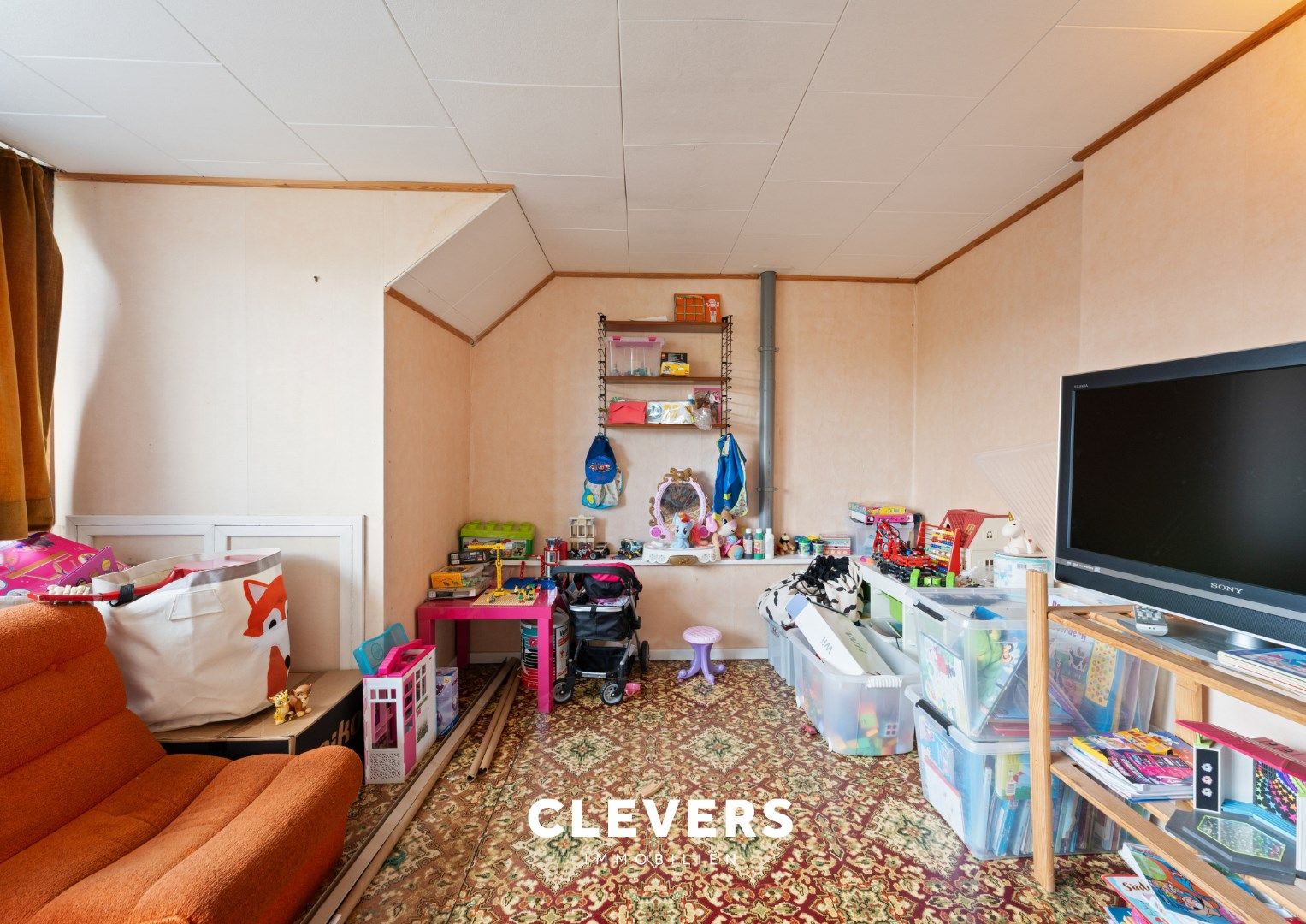 Op te frissen gezinswoning met 4 slaapkamers en zij-ingang foto 14