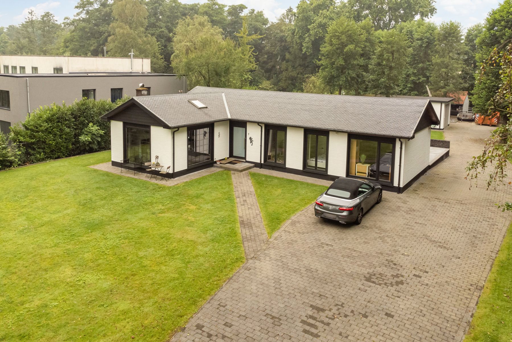 Instapklaar landhuis met 4 slk en zwembad, op 2.285 m² foto 14