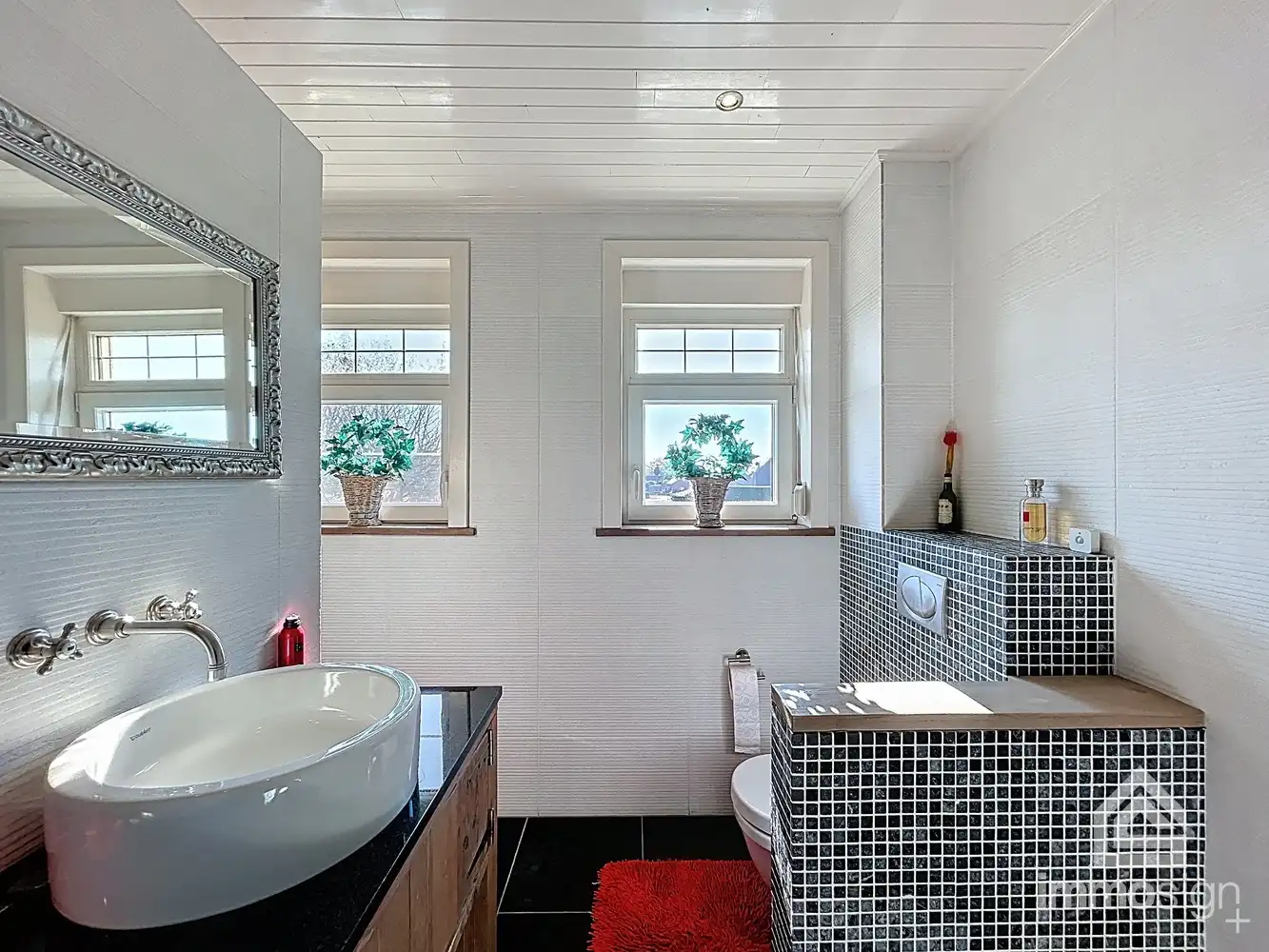 Exclusieve woning voorzien van dubbele garage en bedrijfshal op de Nederlandse grens foto 34