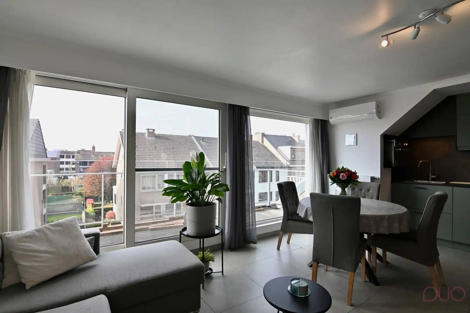 Charmant gerenoveerd 2-slaapkamerappartement met dubbel terras en garage – Centrum Sint-Truiden foto 5