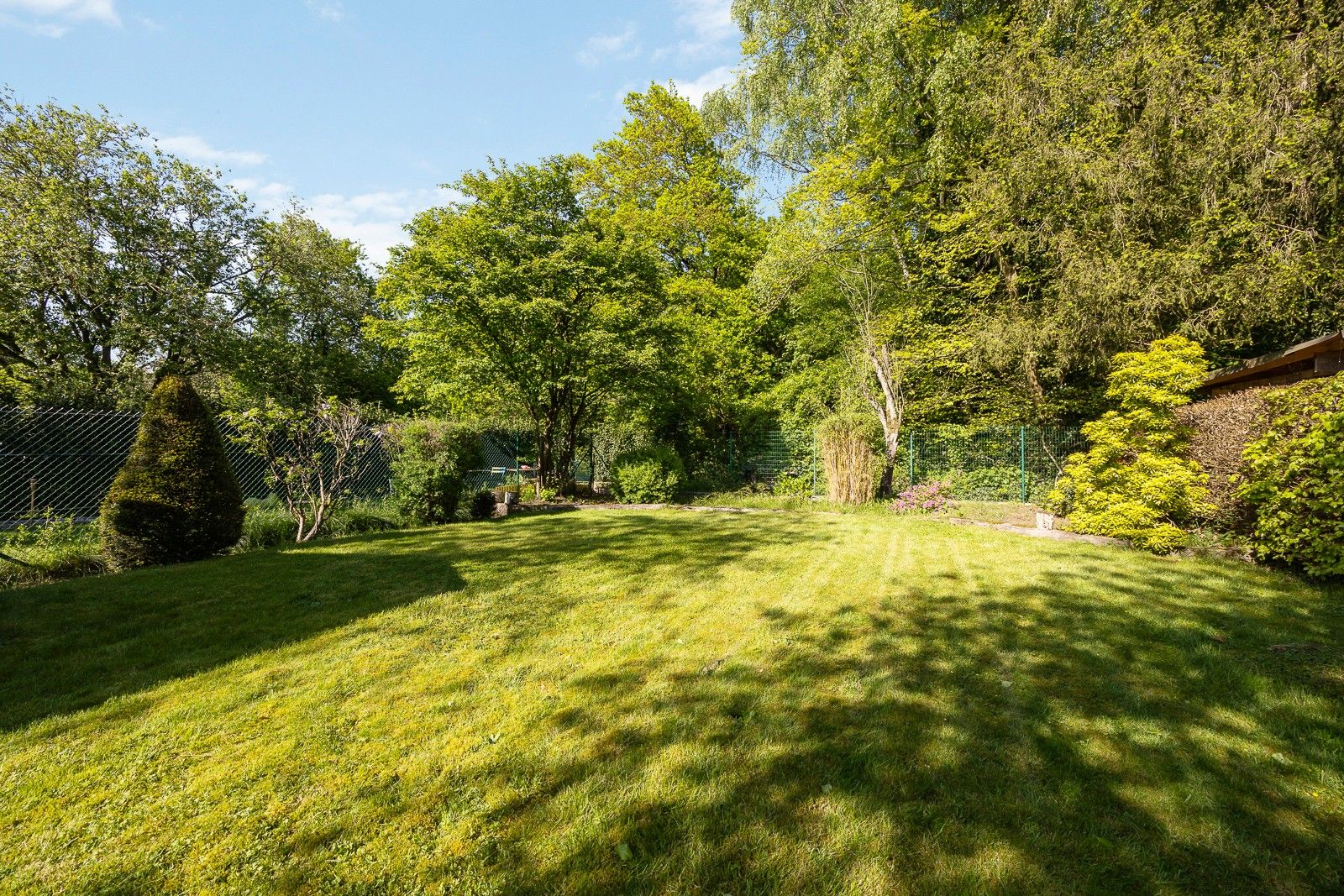 Goed onderhouden half open bebouwing met een zeer zonnige en privatieve tuin. foto 13