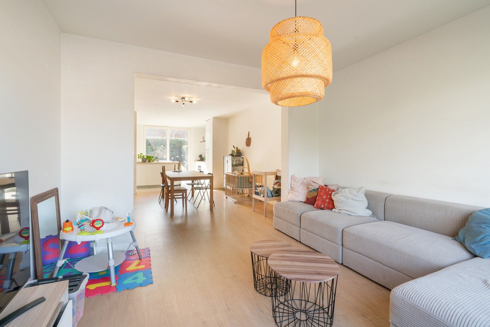 Lichtrijke, volledig gerenoveerde woning op rustige locatie met vlotte bereikbaarheid foto 4