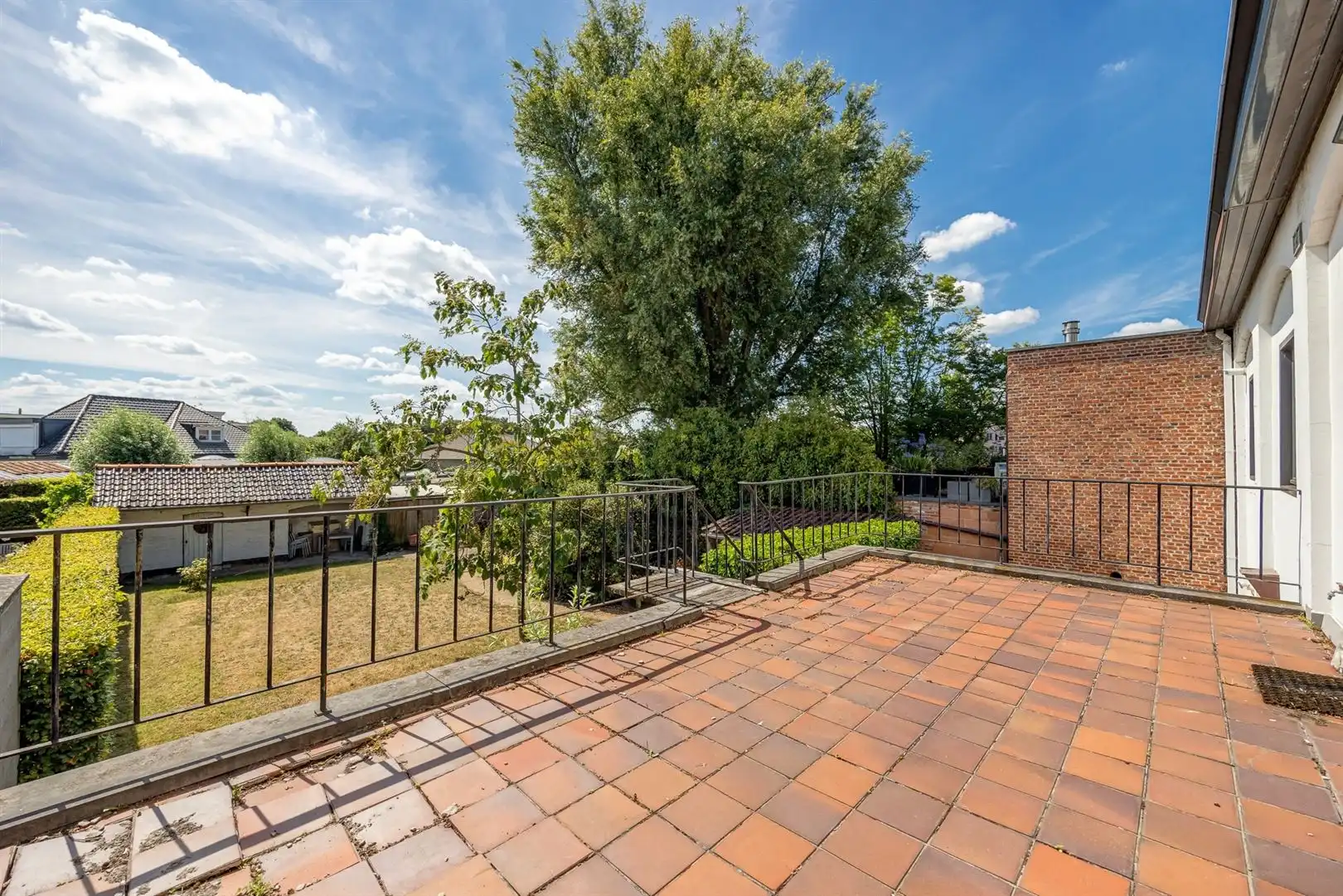 Grote woning in de dorpskern, met tuin en achter-uitweg. 'Must-see'! foto 20