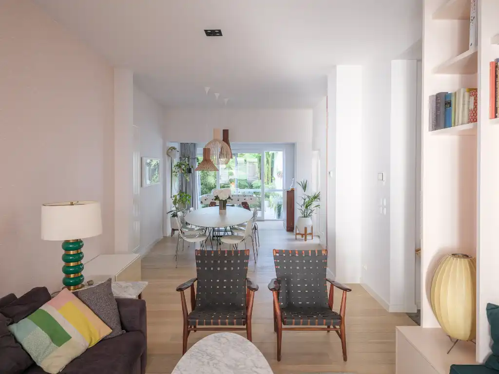 Karaktervol gerenoveerde gezinswoning (232 m²) met onder meer vijf slaapkamers. foto 6