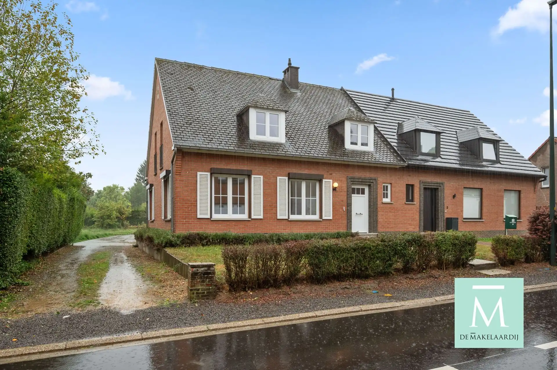 Charmante woning met 3 slaapkamers te Overijs foto {{pictureIndex}}