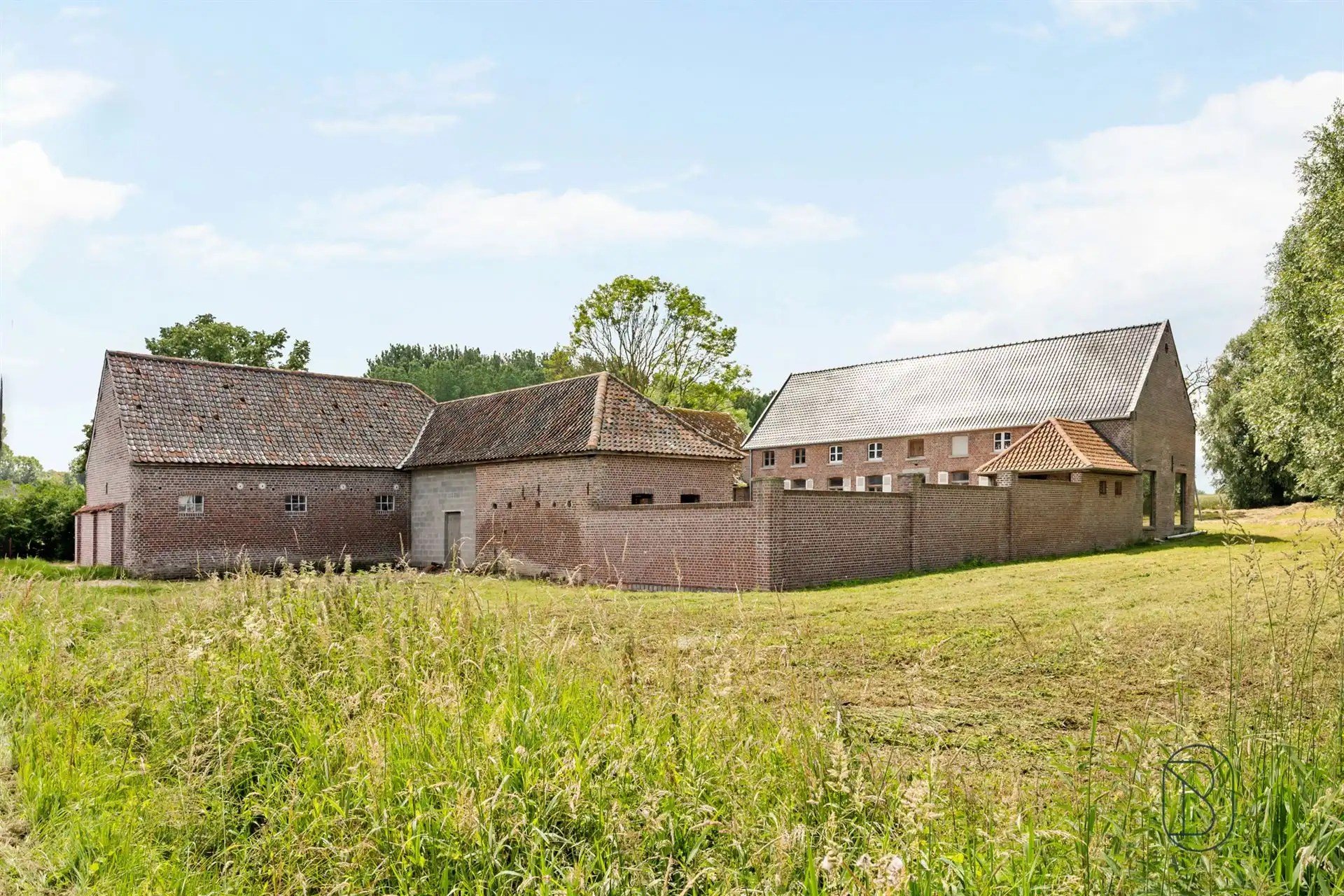 Prachtig gelegen vierkantshoeve met zichten op 2,45 hectare foto 4