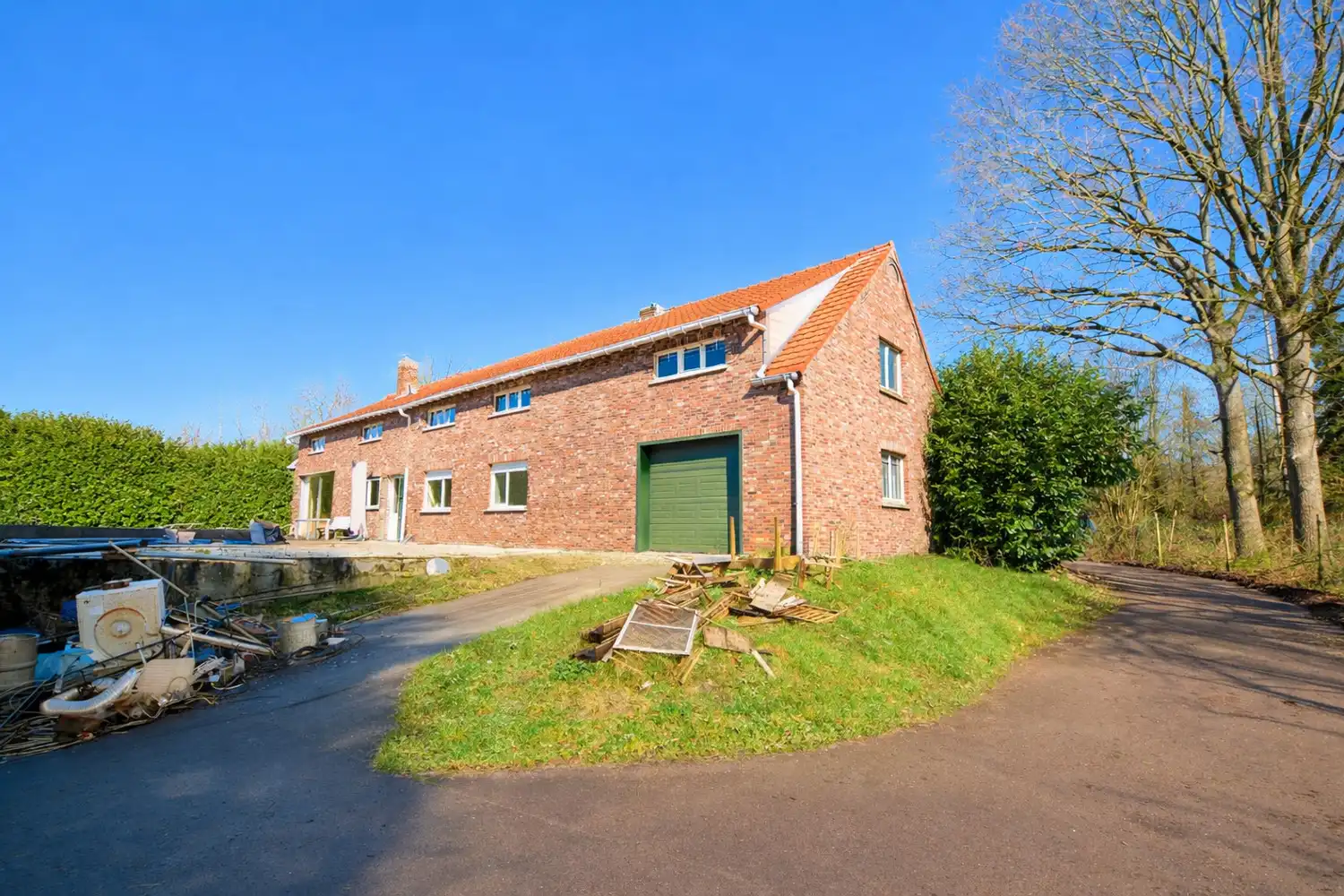 Hoofdfoto van de publicatie: TE RENOVEREN LANDHUIS OP 14.000 m²!