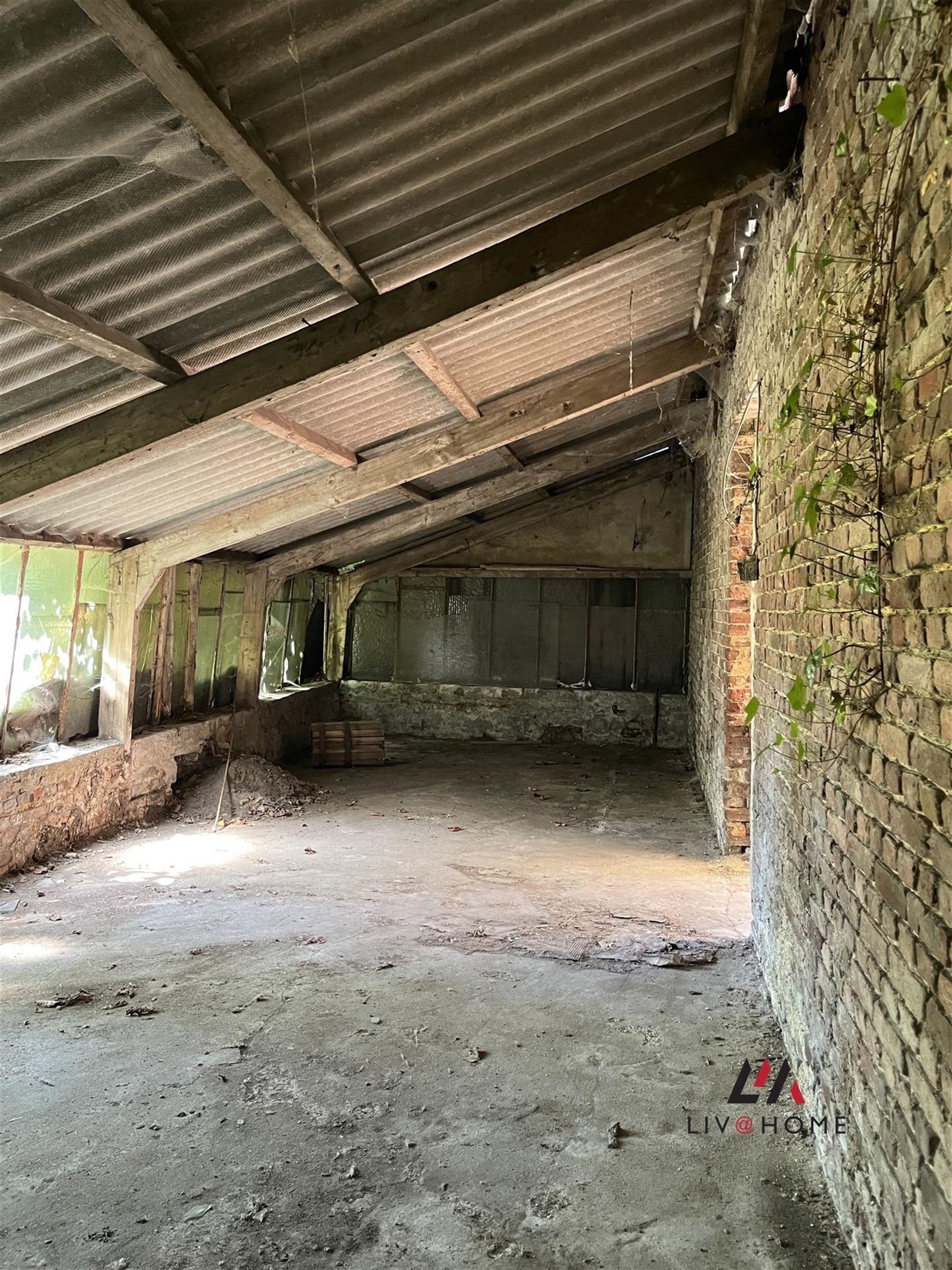 woning met 2,8 ha grond foto 18