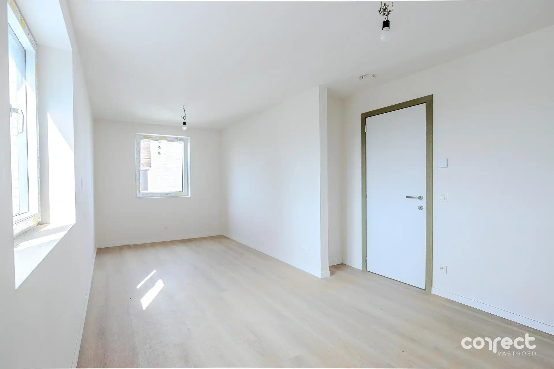 Moderne halfopen nieuwbouwwoning met een grote bew. opp. van 200 m². foto 12