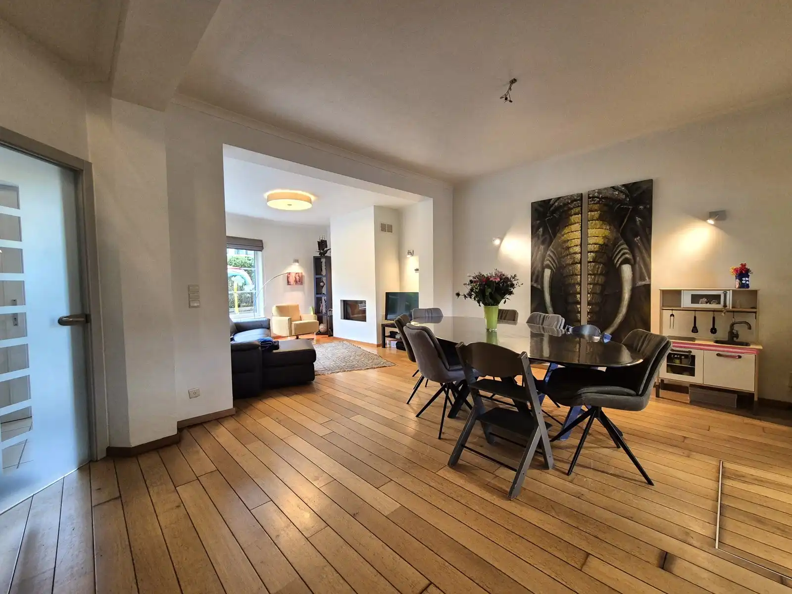 Ruime woning met energetische upgrades op praktische ligging foto {{pictureIndex}}