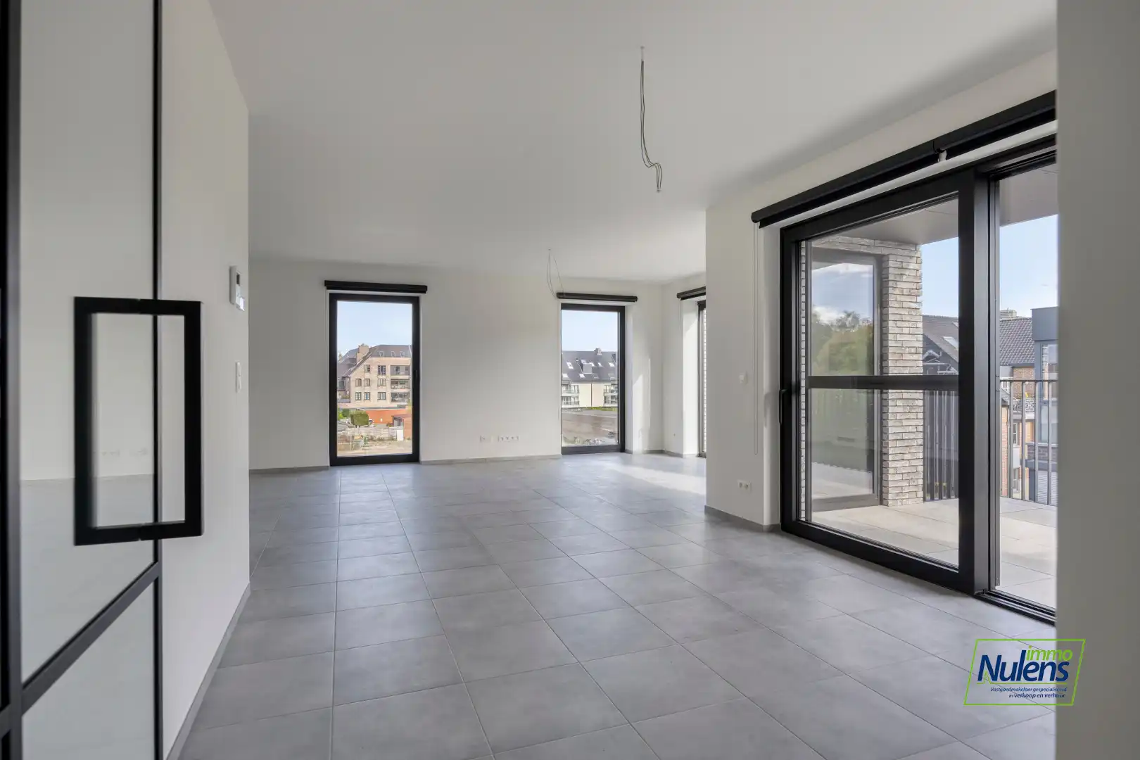 Stijlvol nieuwbouwappartement met 2 slaapkamers en zonnig terras in hartje Lanaken! foto 5