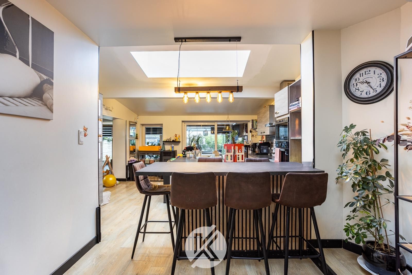 Instapklare gezinswoning met 5 slaapkamers foto 5