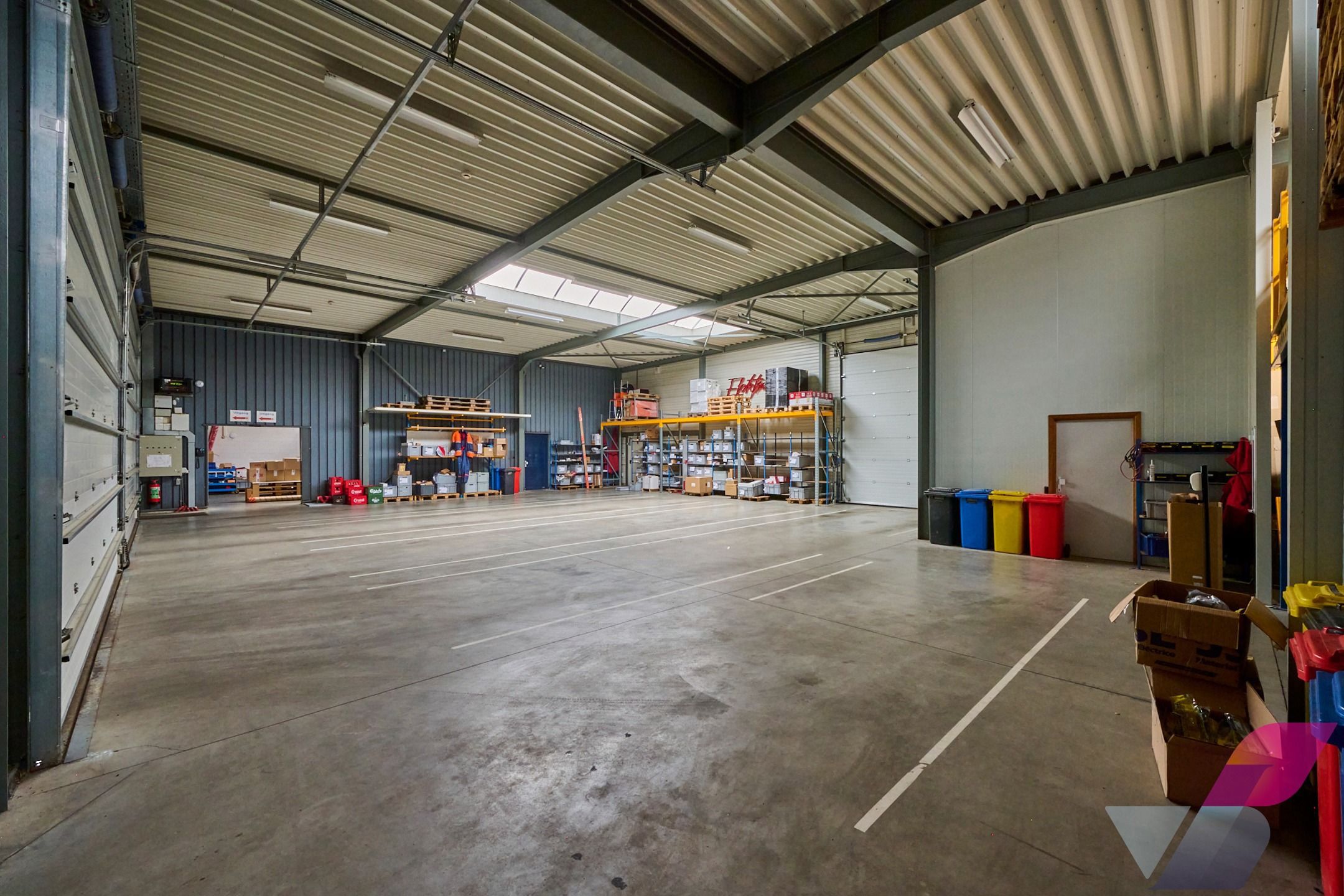 MULTIFUNCTIONEEL GEBOUW OP MOOIE ZICHTLOCATIE foto 2