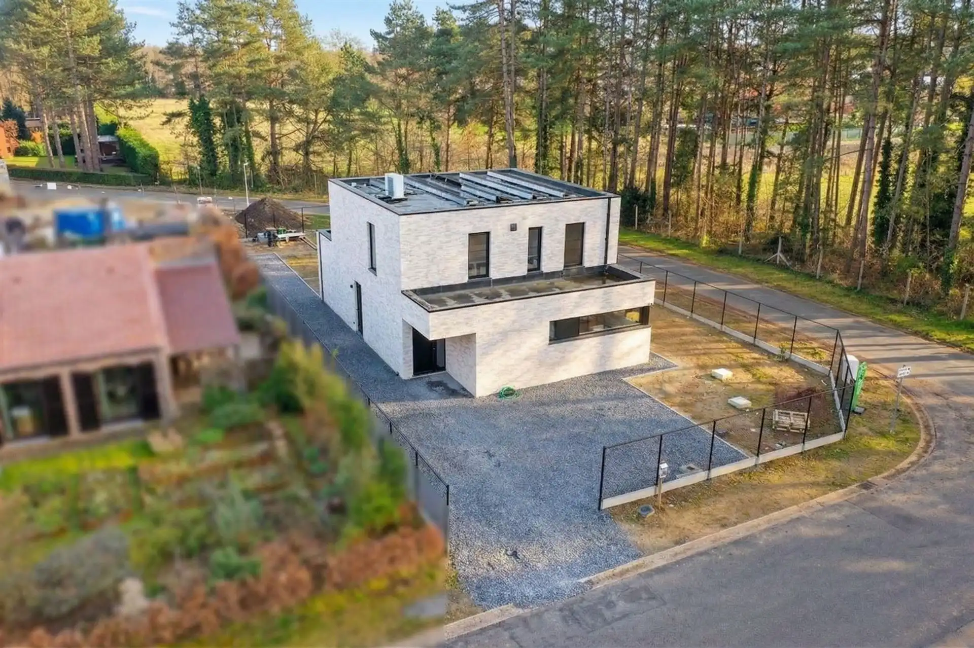 Stijlvolle en instapklare vrijstaande woning op een doodlopende straat  foto 2