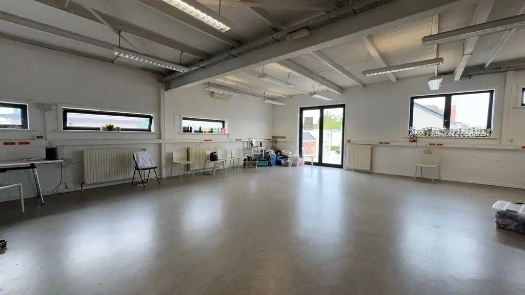 Budgetvriendelijk kantoor te huur vlakbij R4 in Laarne foto 3