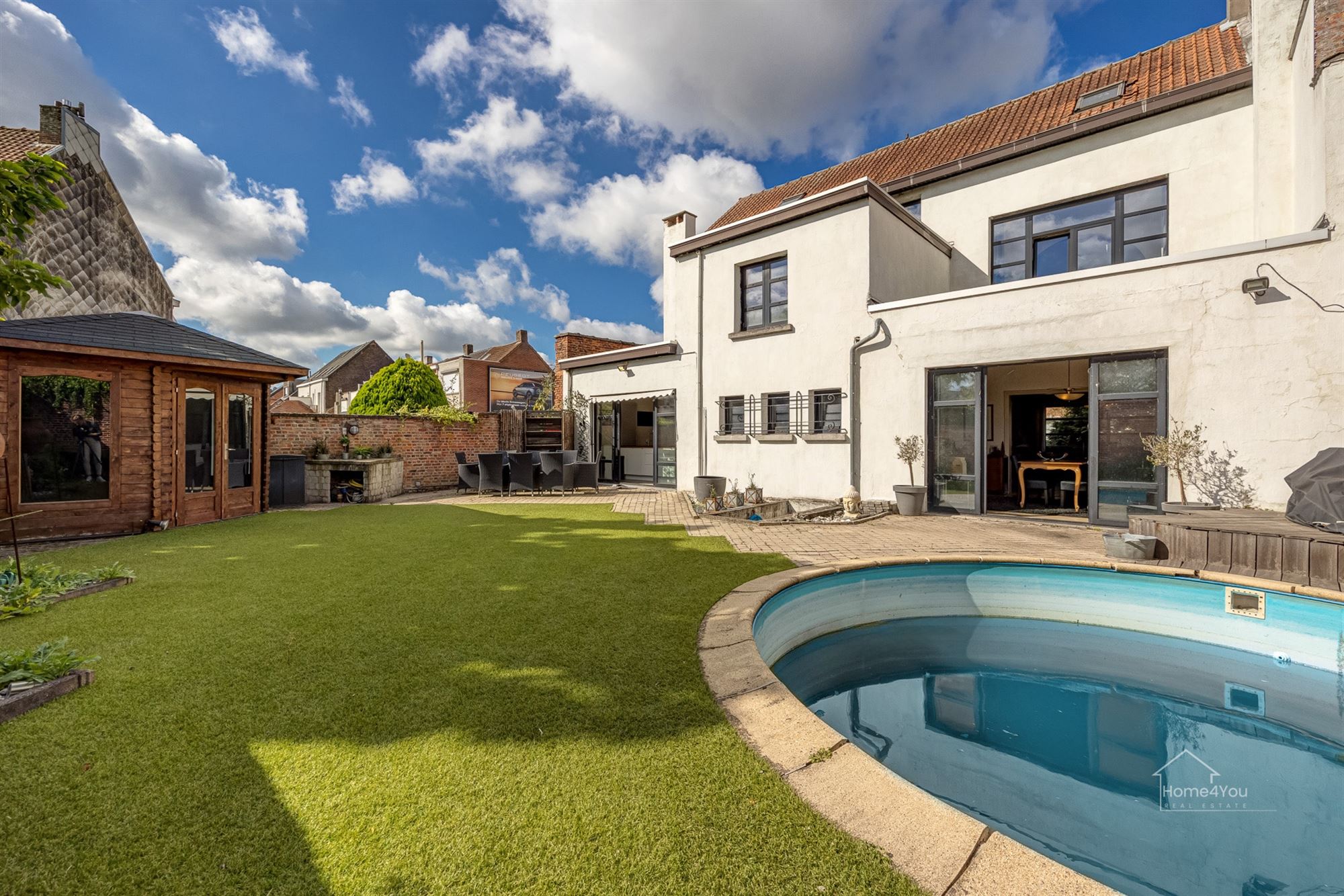 Zeer ruim herenhuis met zwembad foto 28