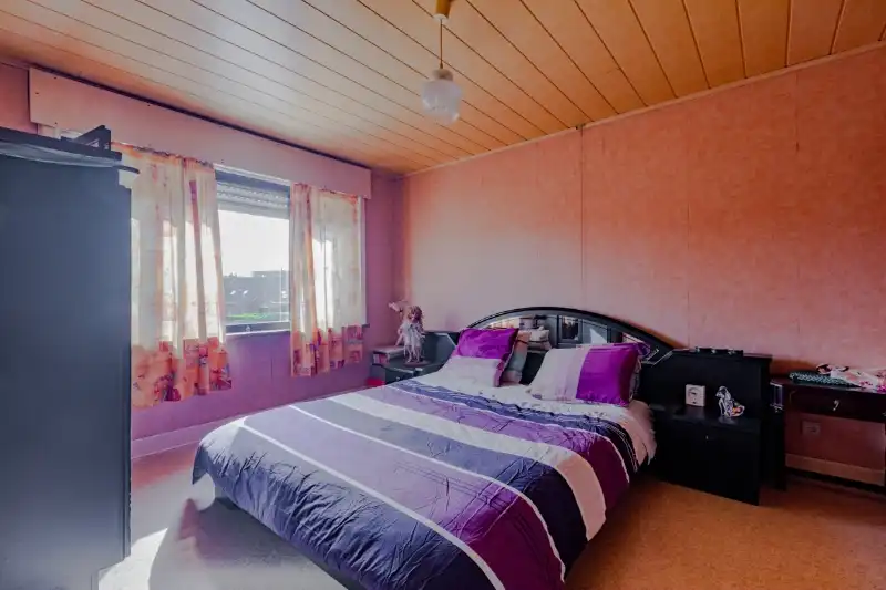 Rustig gelegen, te moderniseren woning met 3 slaapkamers (meer mogelijk), tuin en grote garage op 288m². foto 8