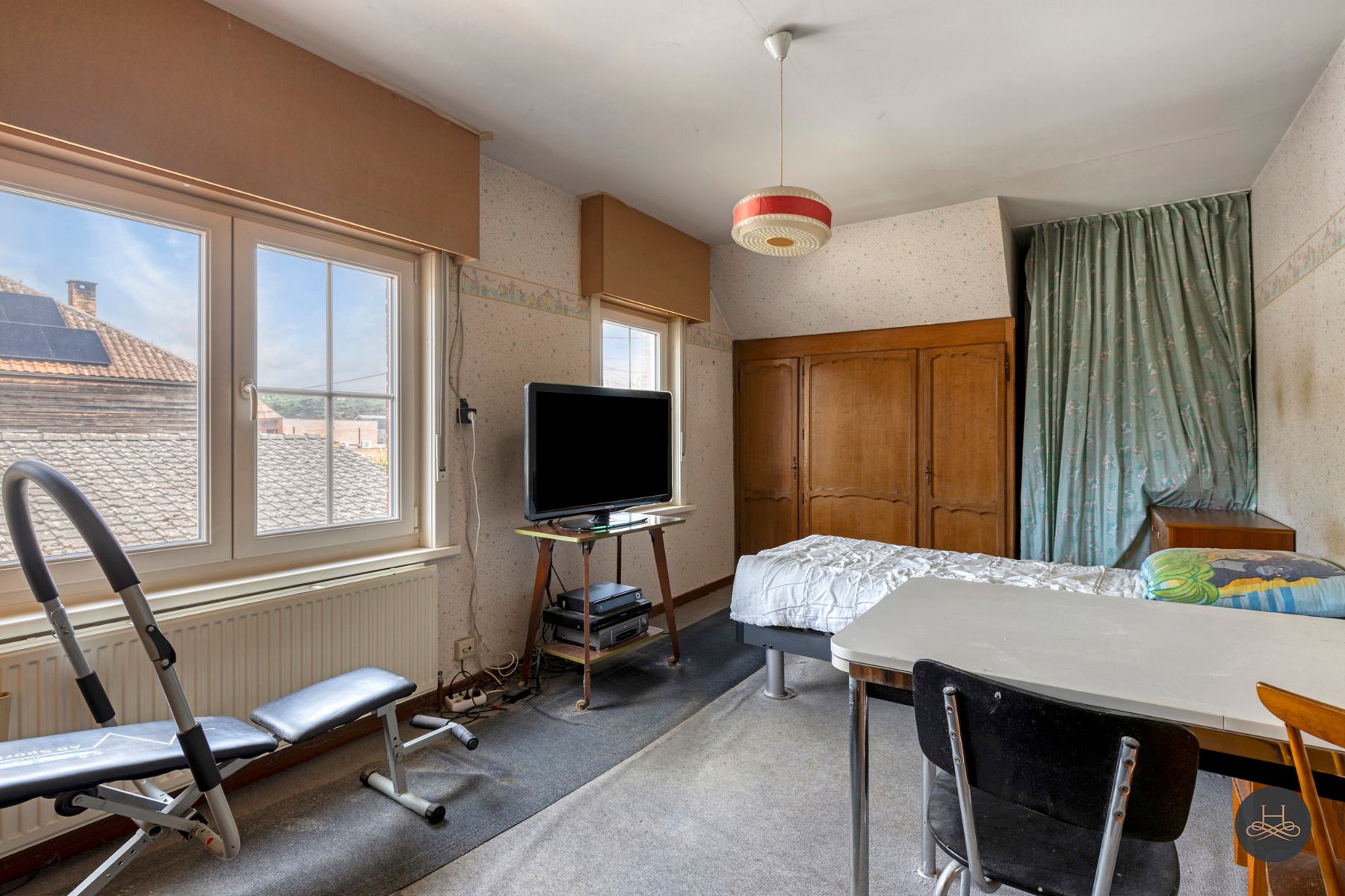 Ruime te renoveren woning met grote tuin en veel parking foto 23