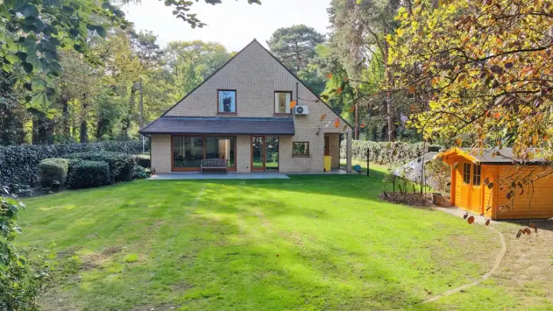 Instapklare moderne villa van 310m² op 19 are met mooie tuin foto 3