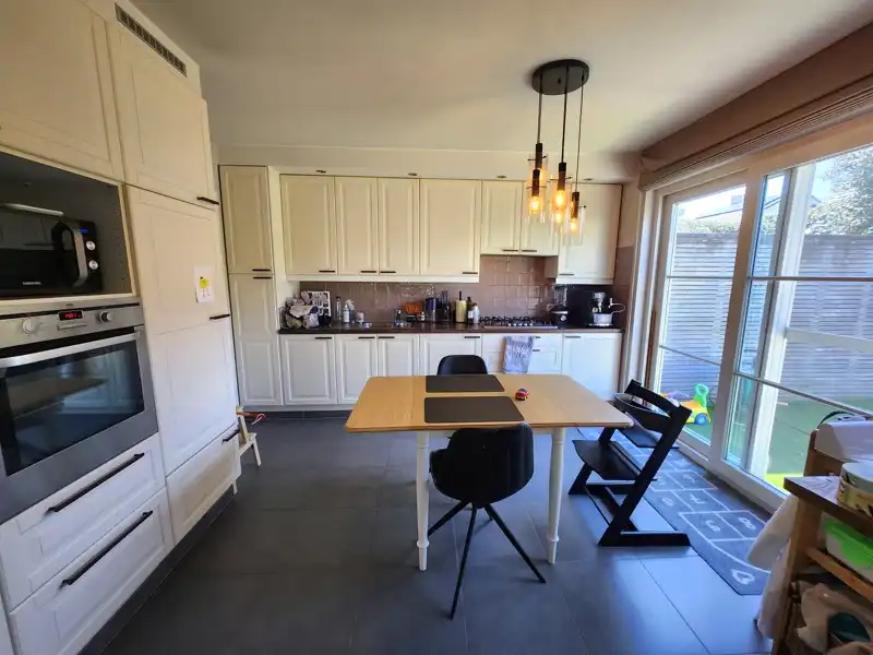 🏡 Moderne gezinswoning TE HUUR met tuin, garage en 3 slaapkamers op topligging in Waregem! foto 4