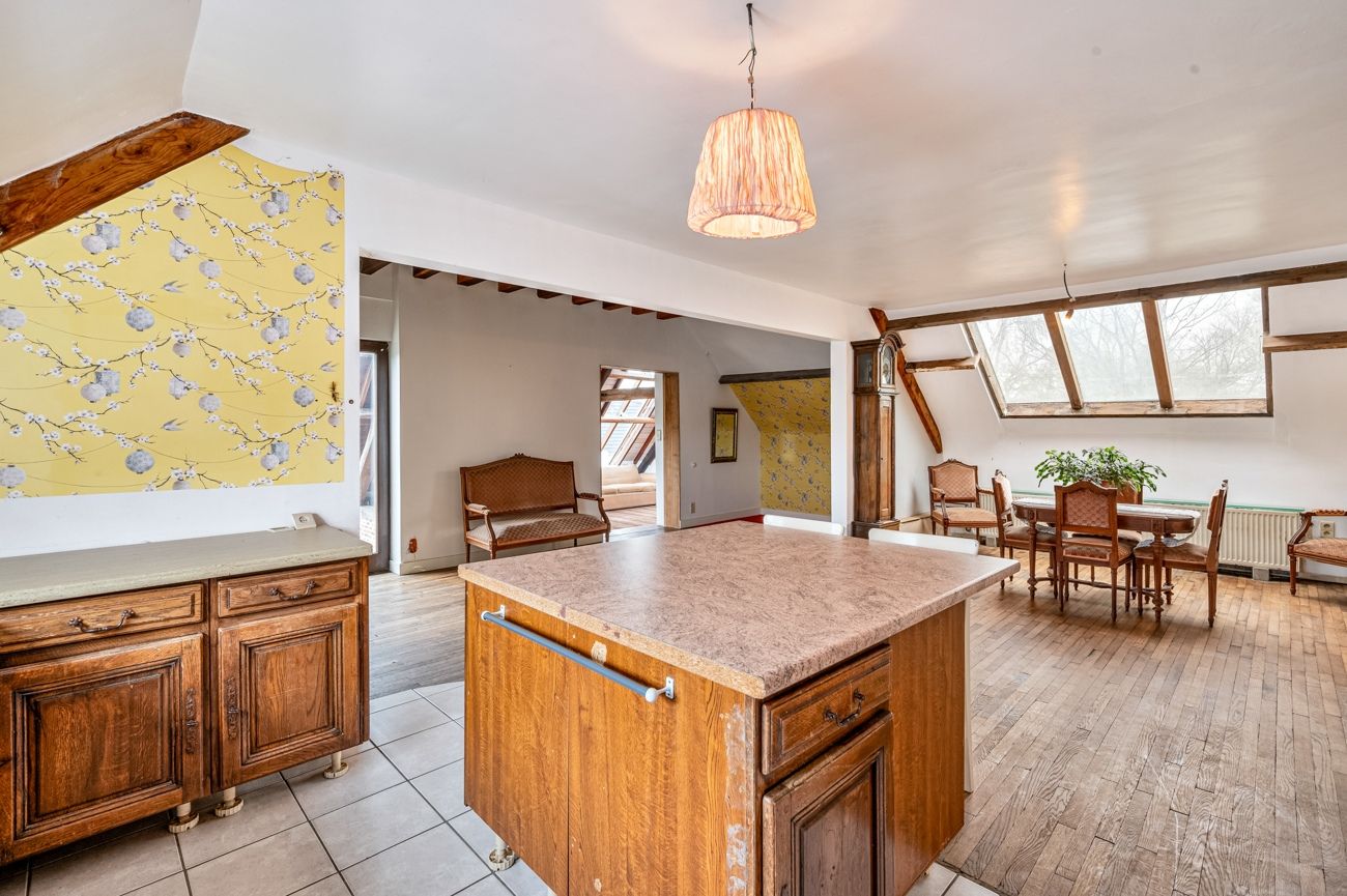 VERKOCHT!! Ruime alleenstaande volledig te renoveren woning met afzonderlijke garage op een makkelijk bereikbare locatie in Desteldonk. foto 32