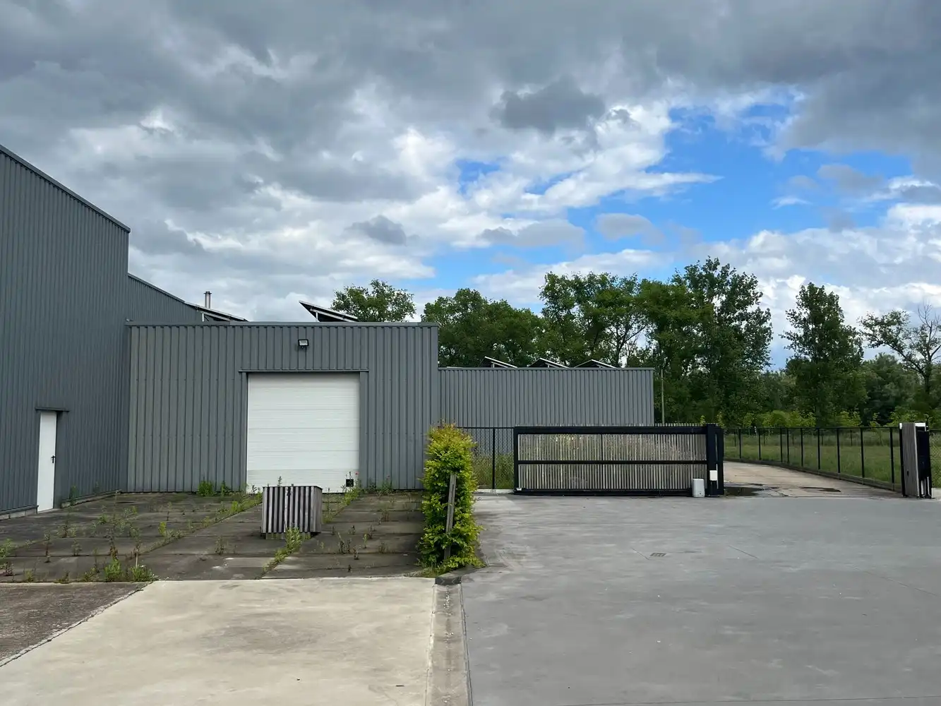 Bedrijfsgebouw +/- 1.397m² foto 6