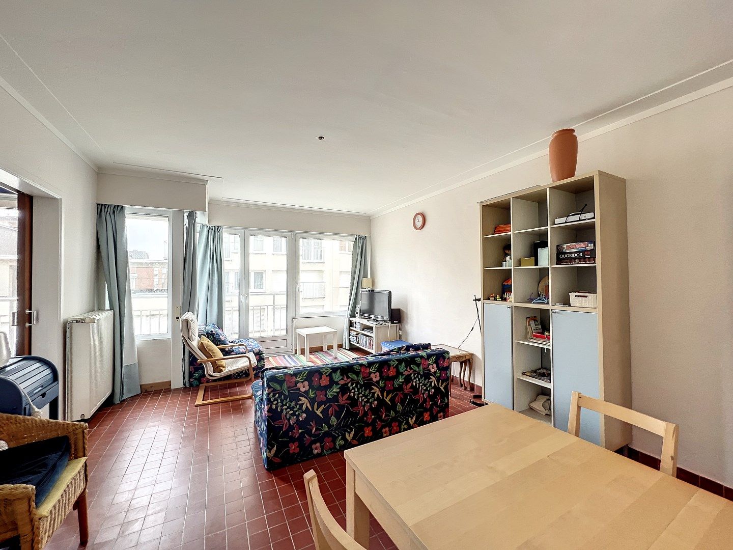 Lichtrijk 2-slpk appartement - lateraal zeezicht - terras.  foto 4