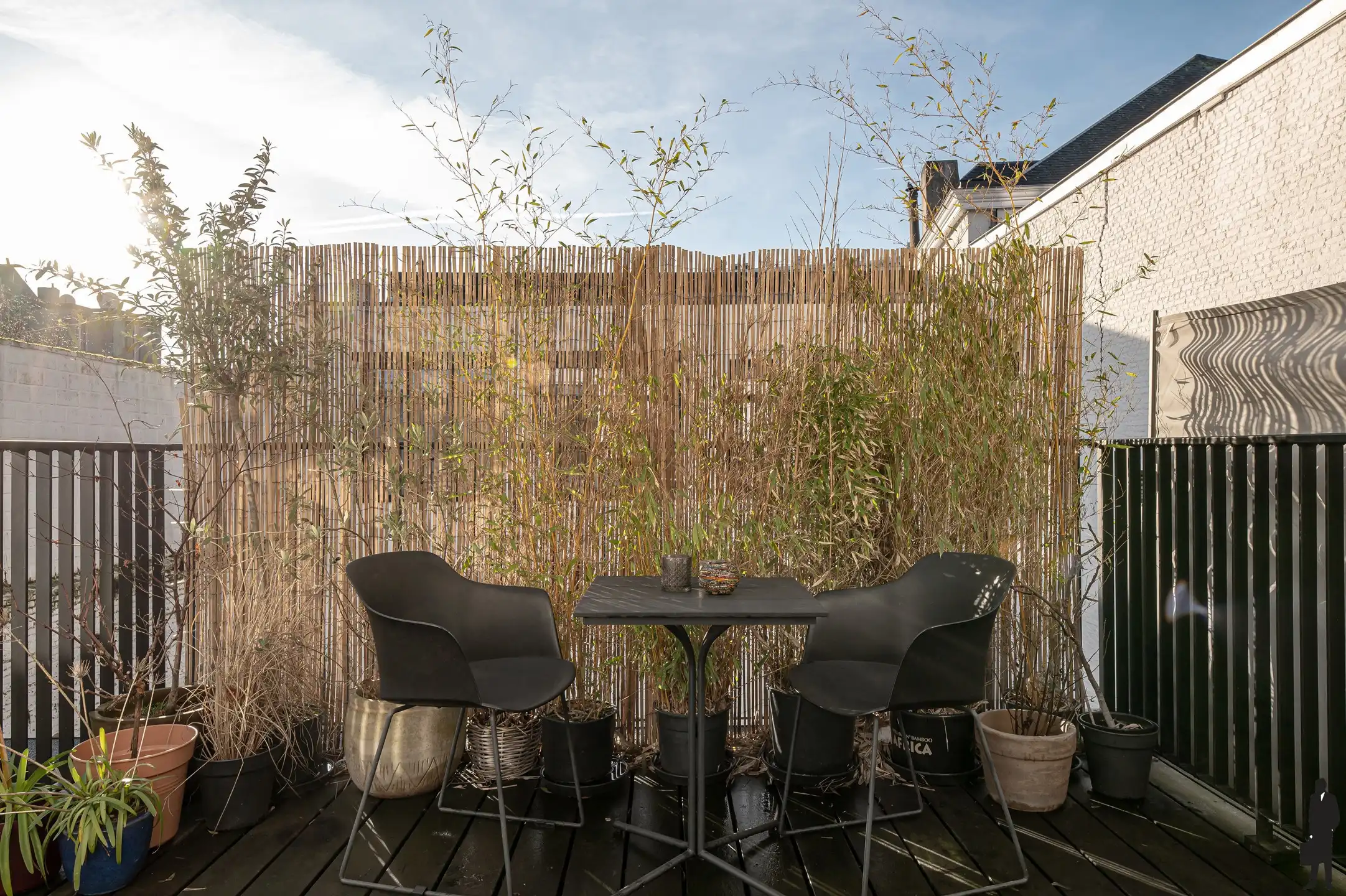 Lichtrijk appartement met hoge plafonds en terras foto 4