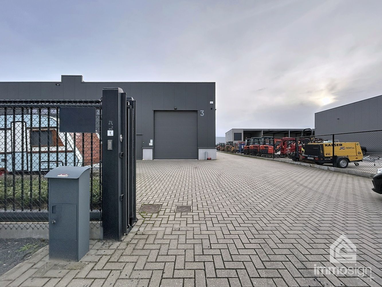 Veelzijdige halfopen bedrijfshal met kantoor en buitenruimte in Pelt! foto 26