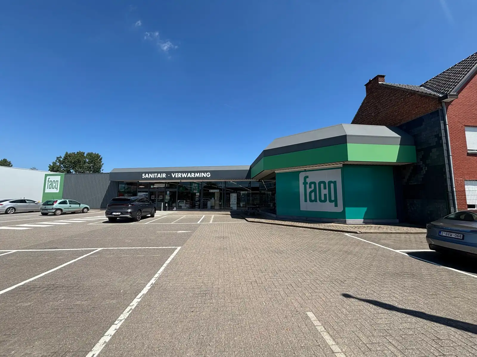 Handelspand 1.700 m² te huur Tongeren zichtlocatie foto 2