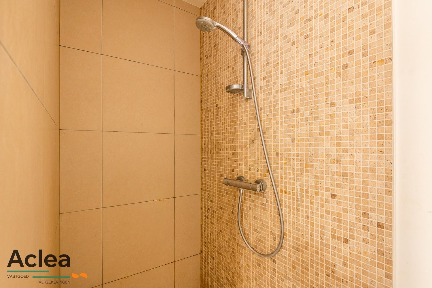 Recente woning in een rustige wijk met 3 slpks! foto 15