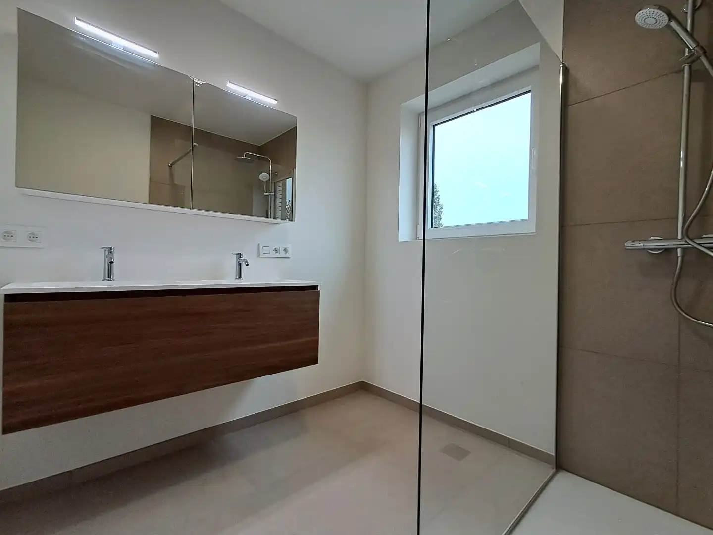 Ruim appartement met 2 terrassen! foto 13