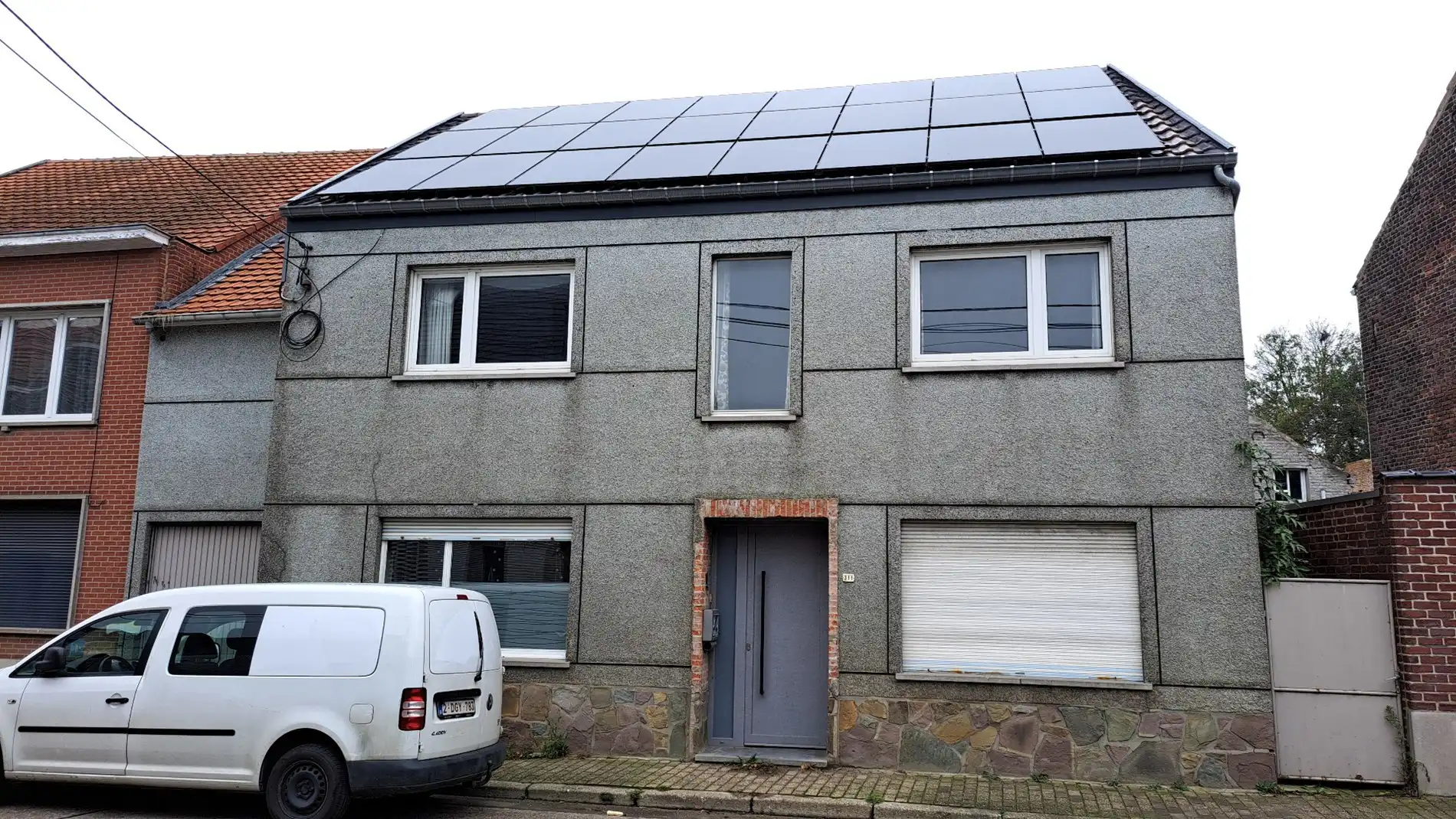 Gezinswoning met 4 slaapkamers, garage en grote tuin. foto 2