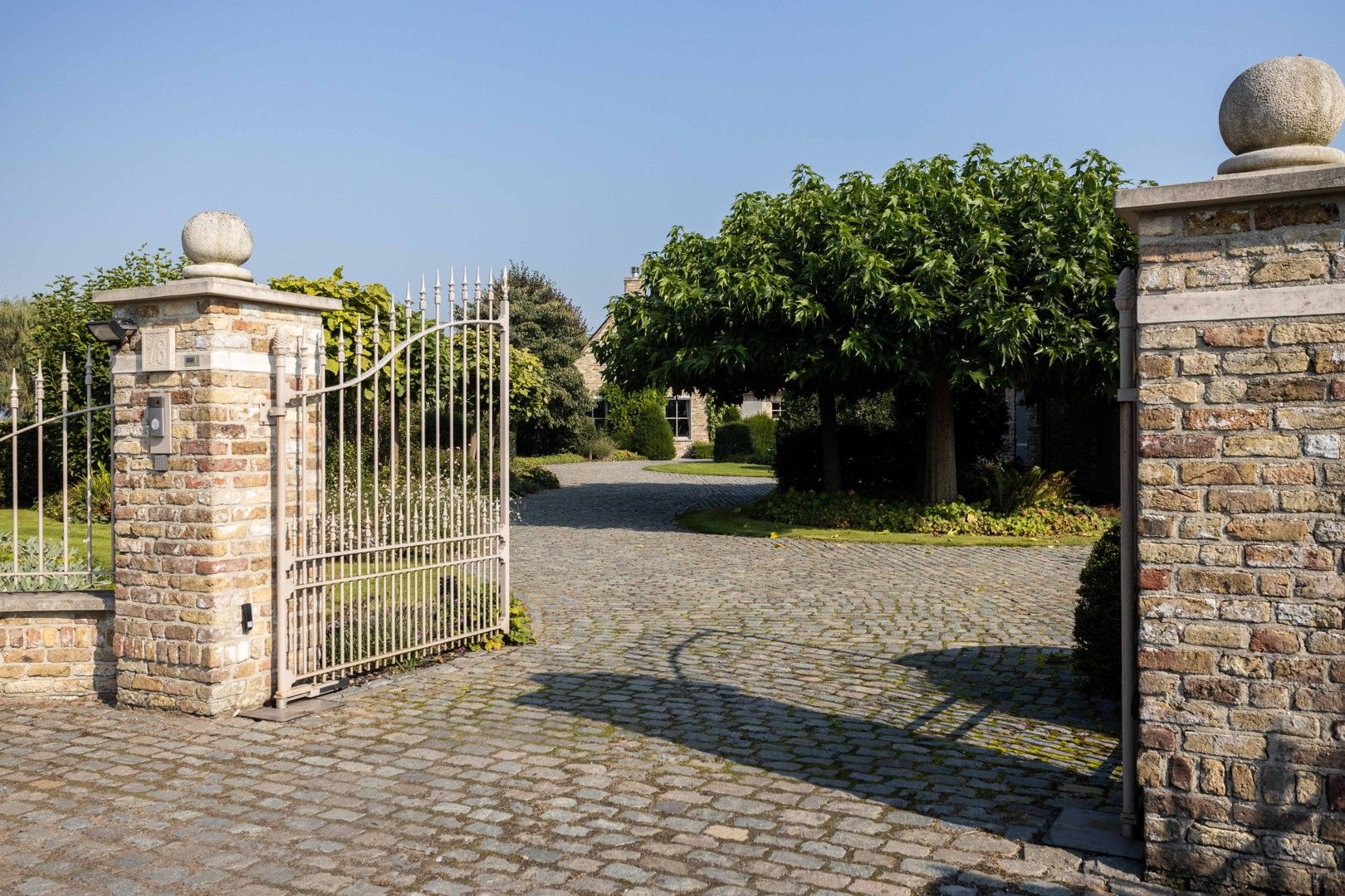 Uniek landhuis te koop, duurzaam wonen in landelijke rust foto 5