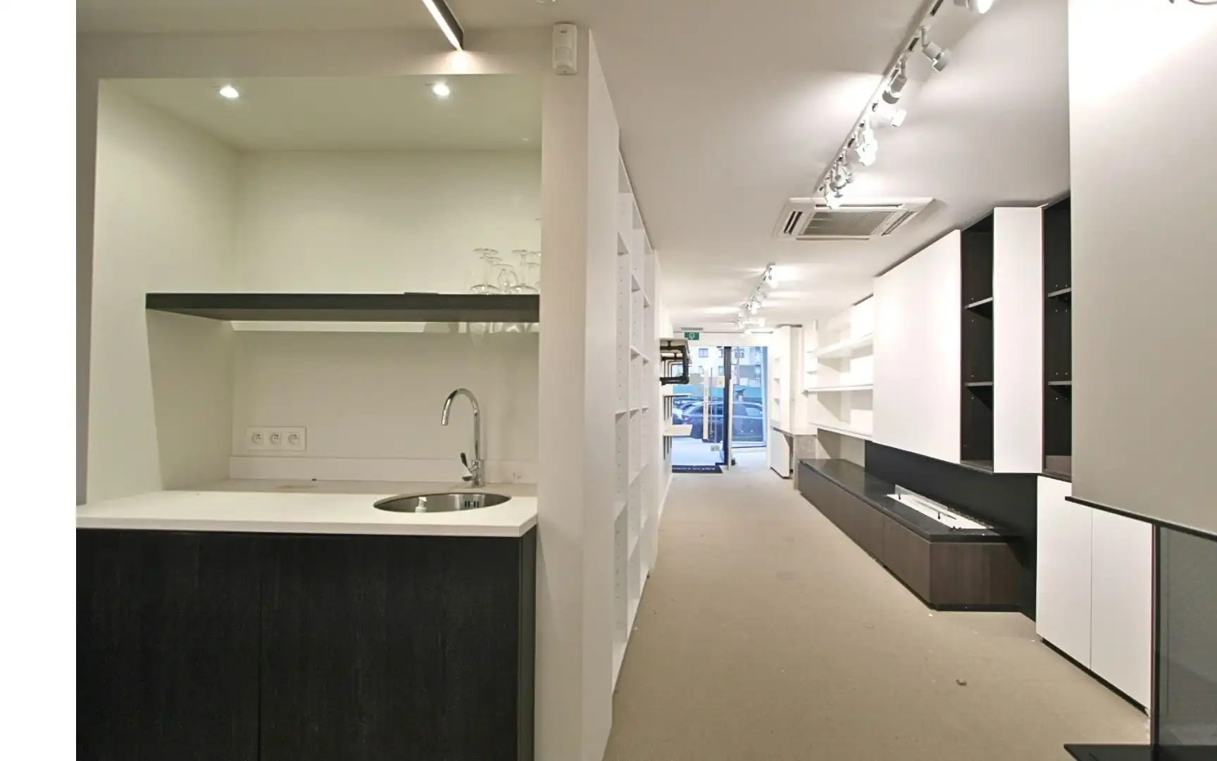 handelspand te huur Lippenslaan 210 foto 4